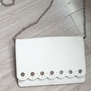 Handbag with chain